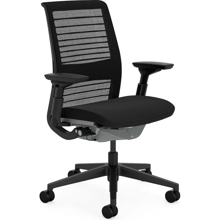 Steelcase Think Ergonomischer, höhenverstellbarer Bürostuhl mit verstellbarer Lordosenstütze und Armlehnen, atmungsaktiver 3D-Strick-Rückenlehne in Schwarz und bequemer Bezug in Onyx