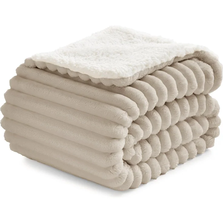 BEDELITE warme Decke Sherpa Kuscheldecke Flauschig Beige 150x200 | dicke Deko Fleecedecke, Cord Überwurf für Wohnzimmer und Schlafzimmer, weiche Wohndecke, Tagesdecke, das ideale Geschenk