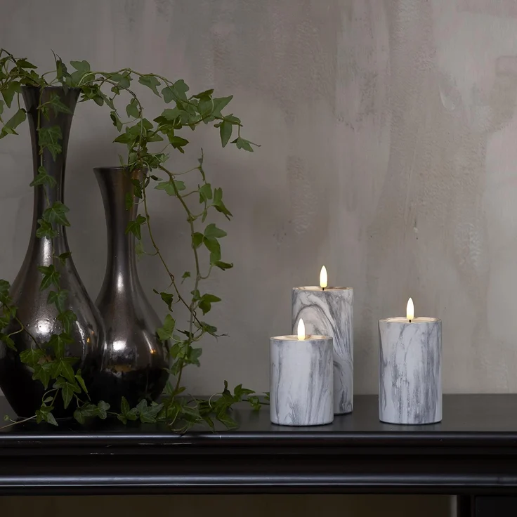 LED Blockkerze ,Flamme Marble', Batterie, Timer, Beton, Marmor-Optik, 12,5cm – Bild 3