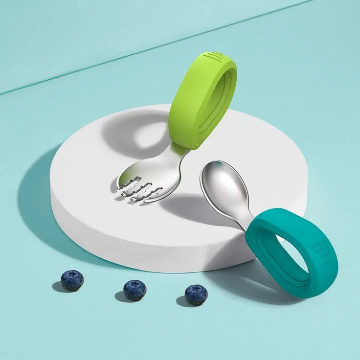 ABC Babygeschirr-Set aus Edelstahl 316, bestehend aus Babylöffel und -gabel, Silikon-Löffel- und -Gabelset mit kurzem Griff und Aufbewahrungsbox – Blau + Grün