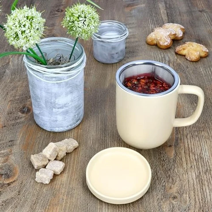Ritzenhoff & Breker Becher Ritzenhoff Jasper Vanille Teebecher mit Teesieb & Deckel 300ml, Steingut – Bild 3