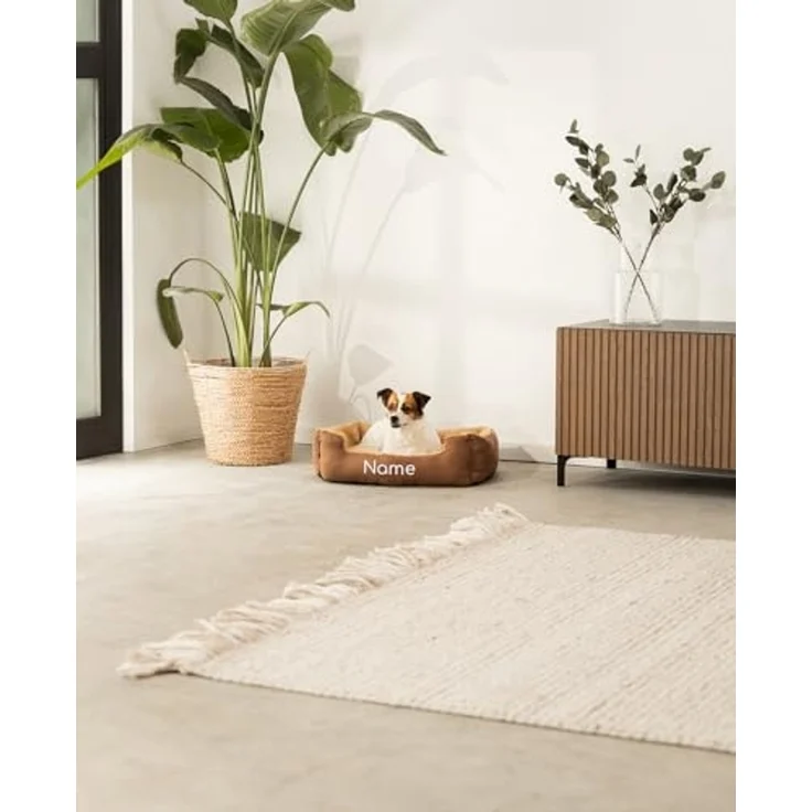 lionto Hundebett mit Wendekissen und Rutschfester Unterseite, Heimtierkissen mit tiefem Einstieg für Hunde und Katzen jeden Alters, 60x48 cm, kuscheliges Hundekissen, braun/beige (Namensaufdruck) – Bild 3