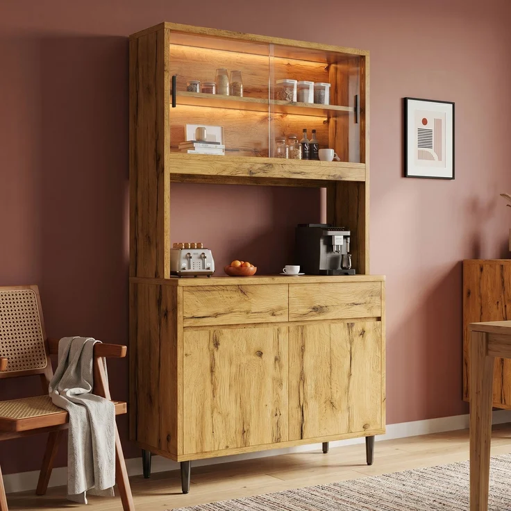 Merax Buffetschränke, Esszimmer-Hochschrank 100*40*185 cm, mehrstufigem Stauraum, integrierter Steckdose sowie USB-C- und USB-A-Anschlüssen,Mit farbigem Lichtstreifen, Eichenfarbe – Bild 3