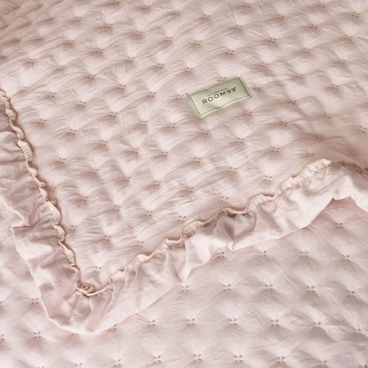 ROOM99 Molly Elegante Tagesdecke in Puderrosa 170x210 cm Vielseitige Wohndecke als Bettüberwurf oder Sofaüberwurf Überwurfdecke für Bett und Sofa Steppdecke Stil Ideal als Bedspread – Bild 5