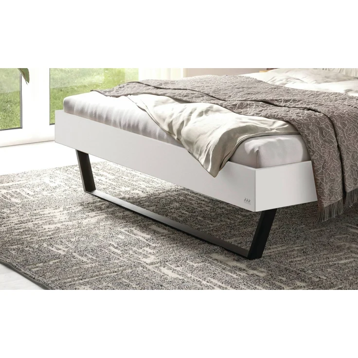 Hasena Bett Romeo Weiß mit schwarzen Metallkufen 140x210 cm, Fußhöhe 20 cm MDF weiss deckend – Trento – Bild 4