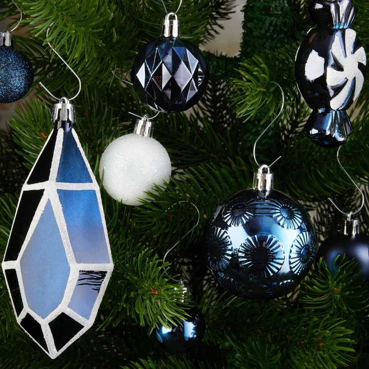 BRUBAKER Weihnachtsbaumkugel XXL Weihnachtskugel Set - Premium Christbaumschmuck (128 St), Baumschmuck mit Glitzer Kugeln, Figur Anhängern und Baumspitze Stern – Bild 3