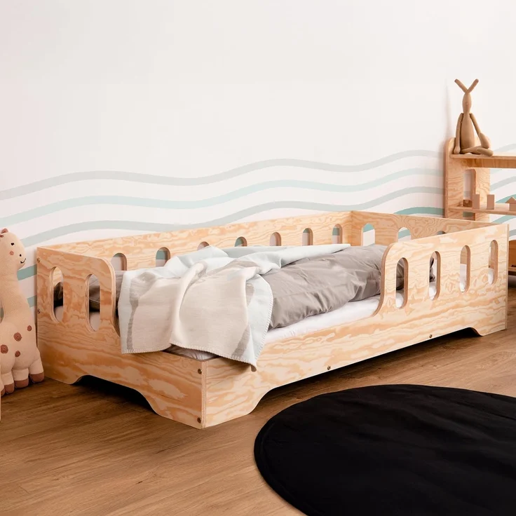 smartwood TILA 1L Kinderbett 70x140 | Montessori Bodenbett mit Lattenrost & Rausfallschutz | Für Jungen & Mädchen | Sicheres und Robustes Holzbett für Kinder ab 3 Jahren – Bild 1