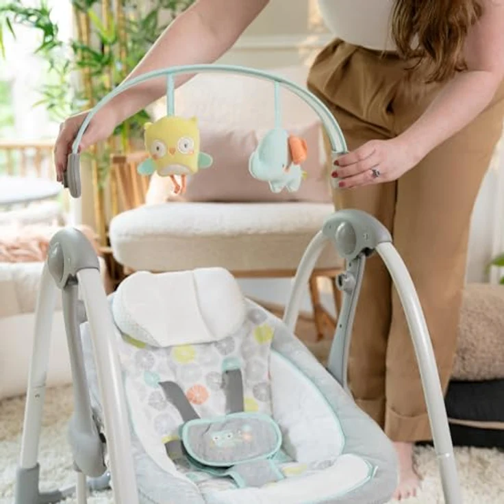 Ingenuity Hugs & Hoots zusammenklappbare & tragbare Babyschaukel, 5 Schaukelgeschwindigkeiten, 8 Melodien, 3 Naturgeräusche, Lautstärkeregulierung und abnehmbarem Spielzeugbügel, ab der Geburt bis 9kg – Bild 15