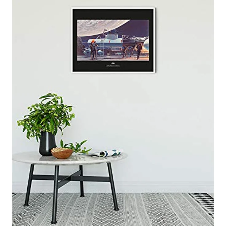 Komar Wandbild Star Wars Classic RMQ Yavin Hangar, Kunstdruck ohne Rahmen, 40 x 30 cm, fotorealistischer Druck auf Premium-Posterpapier, geeignet für Kinder- und Jugendzimmer – Bild 2