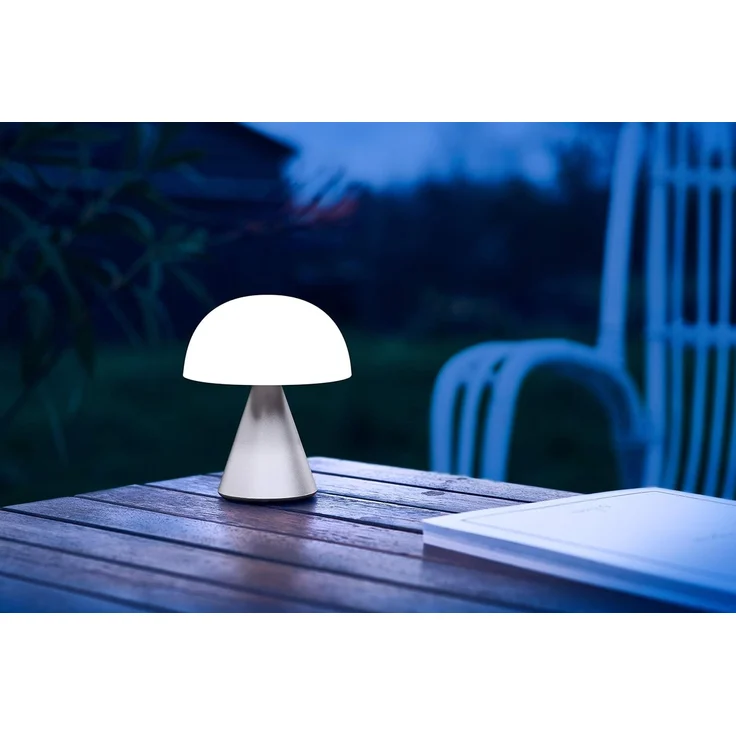 Lexon MINA M Wiederaufladbare kabellose LED-Tischlampe, für Nachttisch oder Schreibtisch, mit Dimmer, bis zu 12 Stunden Akkulaufzeit - Aluminium – Bild 7