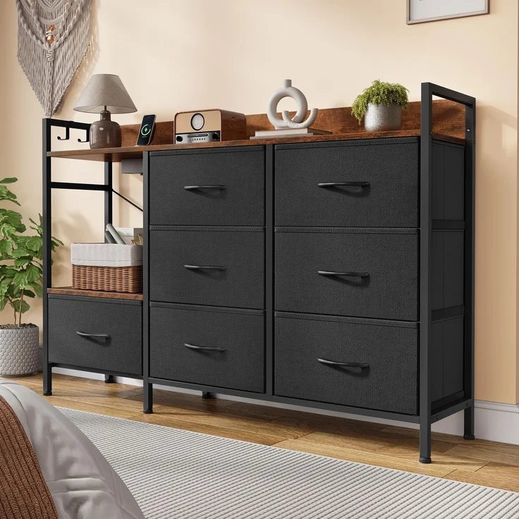 DWVO Kommode Schlafzimmer, Kommode mit 7 Stoffschubladen, 2 Steckdosen, 2 USB-Anschlüssen,TV-Schrank mit seitlichen Haken, Schwarz