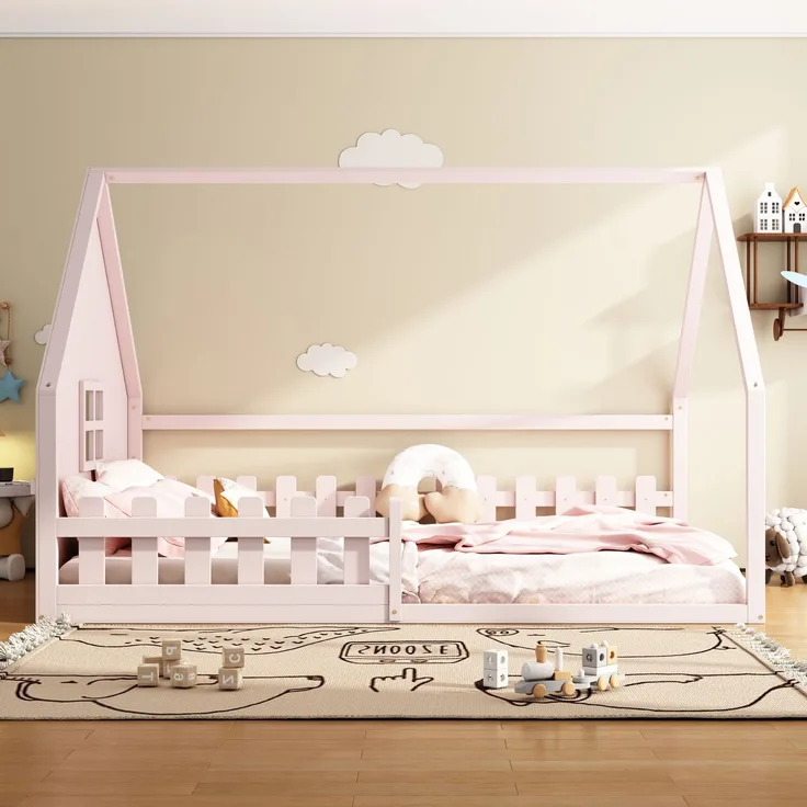 Bett 140x200 cm mit Hausleiste und Geländer aus Kiefer in Rosa – kindliches Design für kreative Schlafzimmer