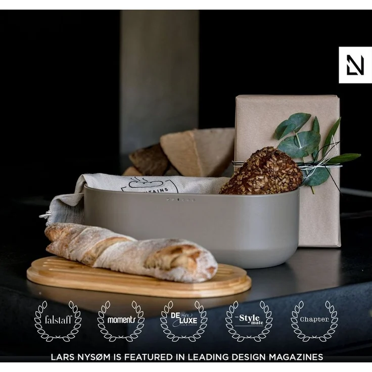 LARS NYSØM Brotkasten Ægte, (1-tlg), Brotkasten mit Schneidebrett-Deckel und Anti-Rutsch-Noppen – Bild 3