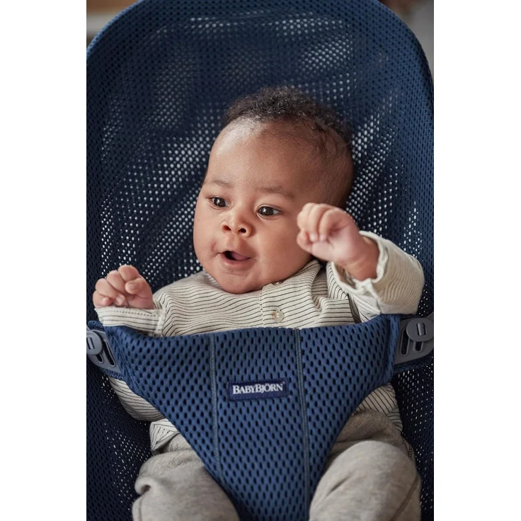 BabyBjörn Bliss Mesh Babywippe Marineblau Blau – Bild 5