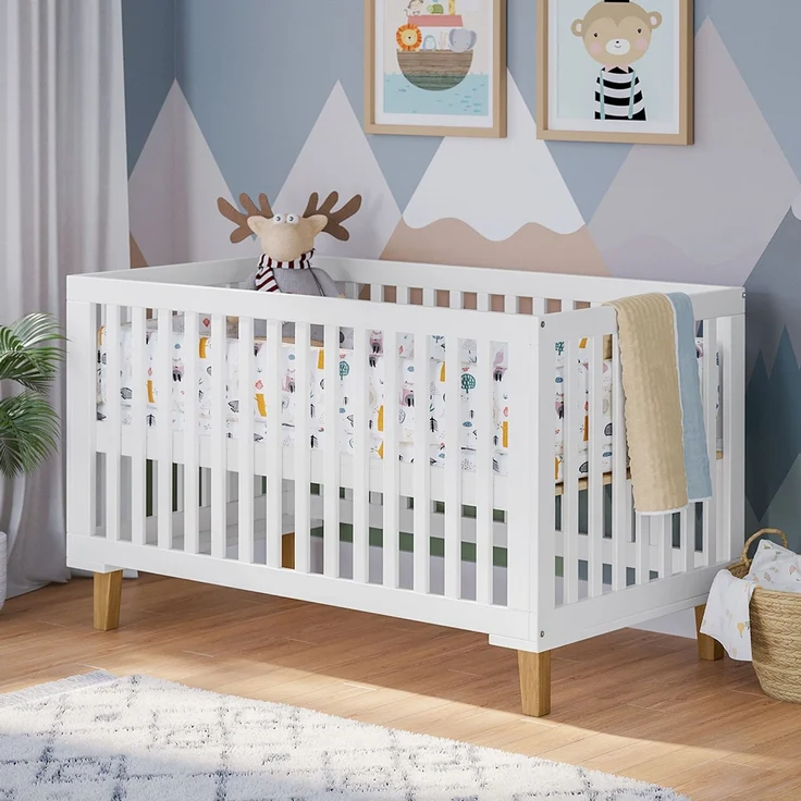 Bellabino 'Liri' Babybett 70x140 cm, weiß, 3-fach höhenverstellbar, Kinderbett umbaubar zum Juniorbett (inkl. Umbauseiten) – Bild 1
