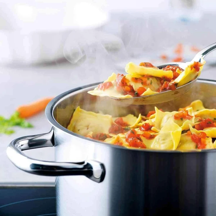 Fissler Topf-Set Family Line, Edelstahl 18/10 (Set, 9-tlg, 1 Bratentopf 20 cm, je 1 Kochtopf 16/20/24 cm, 1 Stielkasserolle 16cm), extra breiter Schüttrand – Bild 4