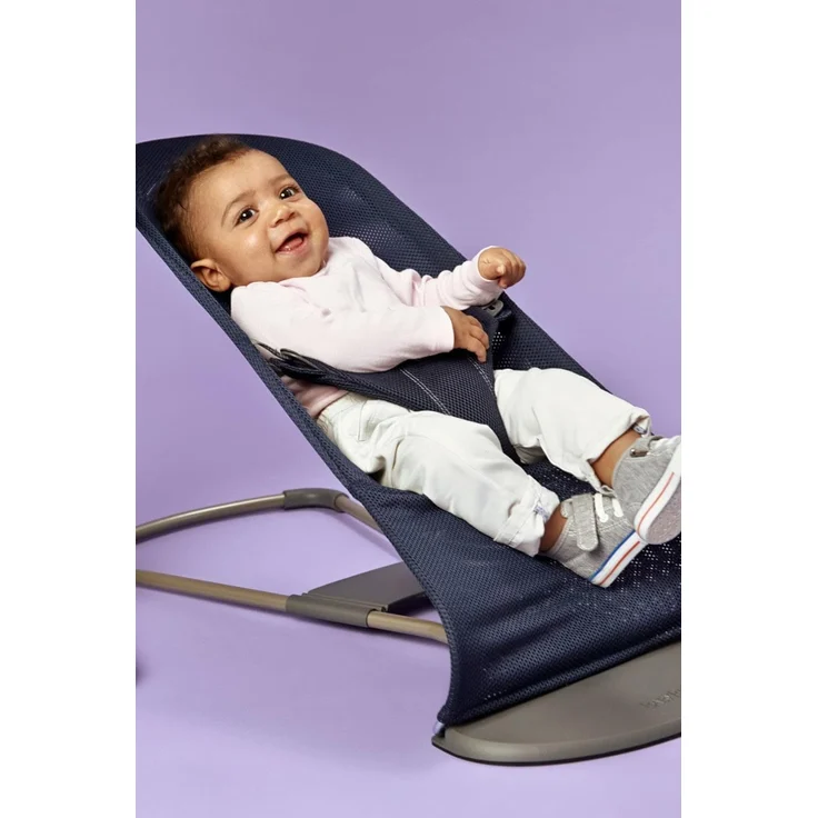 BabyBjörn Bliss Mesh Babywippe Marineblau Blau – Bild 3