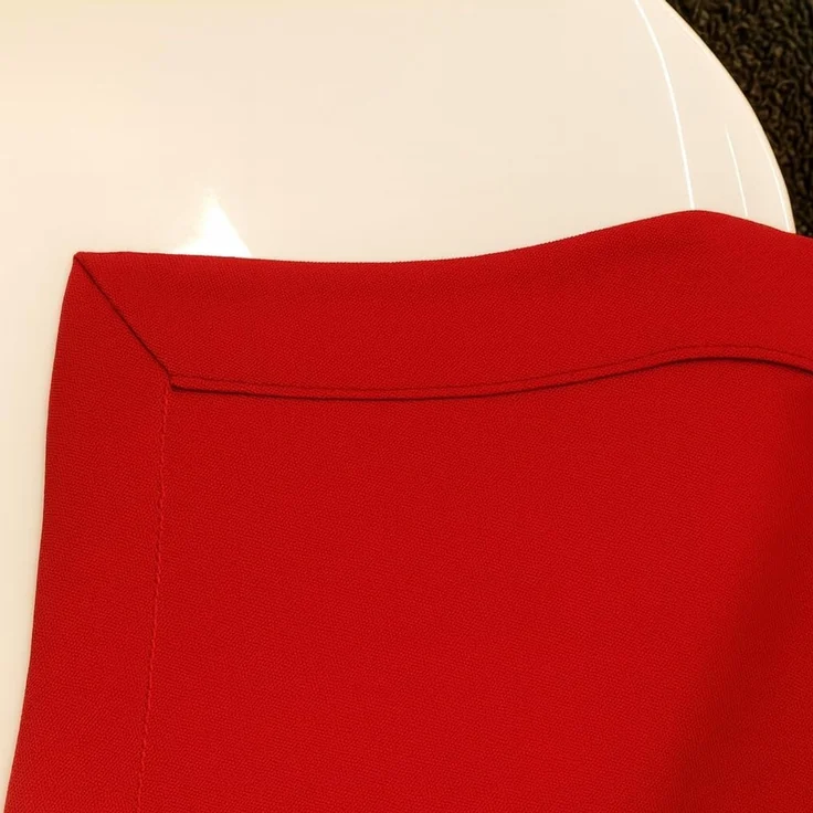 Tischläufer aus Minimate Gewebe. Modern, glatt, breiter Saum, bügelfrei, strapazierfähig, waschbar bis 60°C, trocknergeeignet. Küche und Wohnzimmer. Größe und Farbe wählbar. (Rot, 40x180) – Bild 3