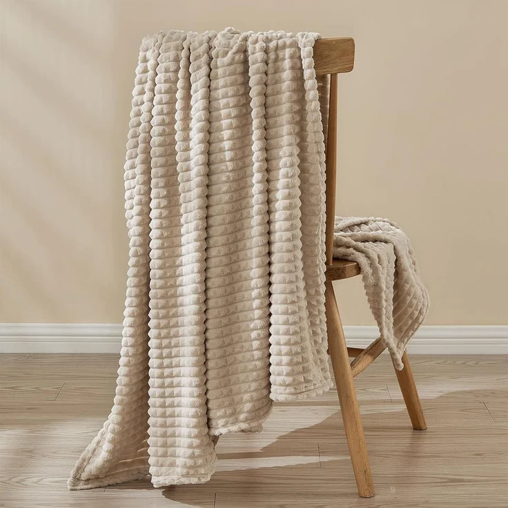 Kuscheldecke Fleecedecke 3D Touch Couchdecke 01-beige 130 x 150cm – Bild 3