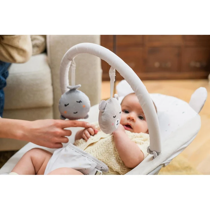 MoMi GLOSSY Babywippe für Babys bis 9 kg, 3-Punkt-Sicherheitsgurt, Metallgestell mit Antirutsch-Füßchen, Gewicht 1,7 kg, Abmessungen 58 x 49 x 53 cm, sensorisches Modul für Kinderförderung – Bild 10