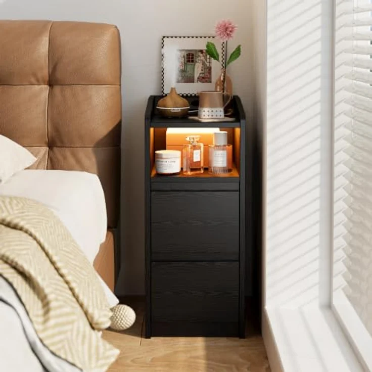 IRONCK Nachttisch Schmal, Beistelltisch mit Ladestation und LED, Schwarz | Bedside Table mit Offenem Fach für Schmale Räume Schlafzimmer, Wohnzimmer, 2 Schubladen,2 AC-Steckdosen,USB+Typ-C Anschlusse – Bild 2