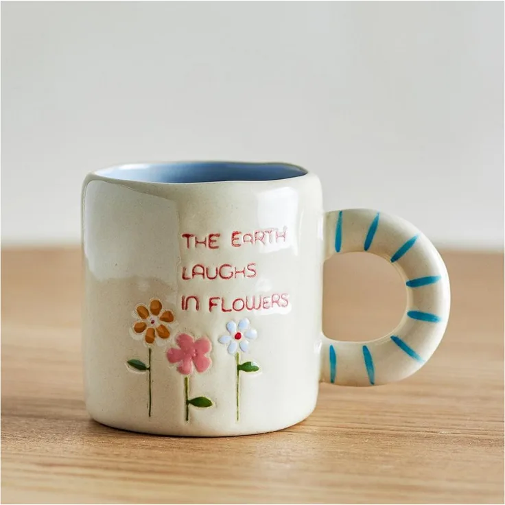 Bloomingville Tasse Cloudy, Steingut, natur, 225 ml mit Schriftzug "The earth laughs in flowers"