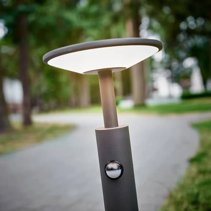 Lucande Außen-Stehlampe Fenia, LED 13 W gesamt, warmweiß – Bild 5