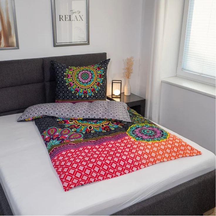 Traumschloss Bettwäsche Comfort Baumwolle, Flanell, 2 teilig, bunte Mandalas auf dunklem Hintergrund – Bild 1