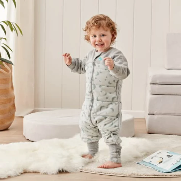 Love To Dream Gesteppter Schlafanzug warm mit Beinen, 24–36 Monate Oliv, 2,5 Tog (16–20 °C) Langarm & Steppdecke, maschinenwaschbare Baumwolle für Bewegung mit Anti-Rutsch-Pads, Von Hebammen empfohlen – Bild 3