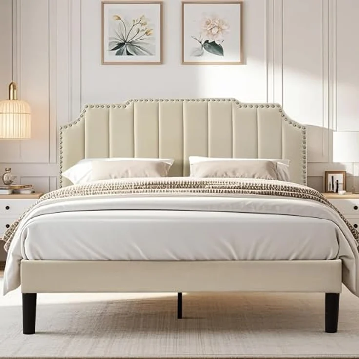 VECELO Doppelbett, gepolstert, 140 x 190 cm, Bettgestell mit Kopfteil, Lattenhalterung aus stabilem Holz, hochwertiger Samtstoff, einfach zu montieren, Beige – Bild 1