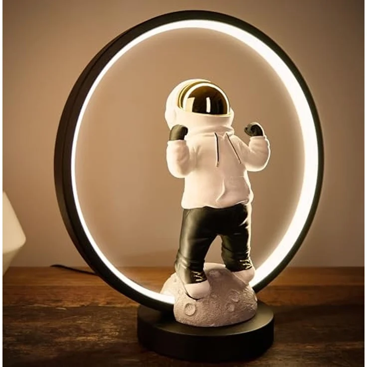 BRUBAKER LED Tischleuchte Astronaut mit Hoodie und Gold verchromtem Helm in Anime Pose, mit indirekter Beleuchtung und USB-C Stecker, LED fest integriert, 33 cm Tischlampe mit LED-Ring - Handbemalte Weltraum Nachttischlampe – Bild 1