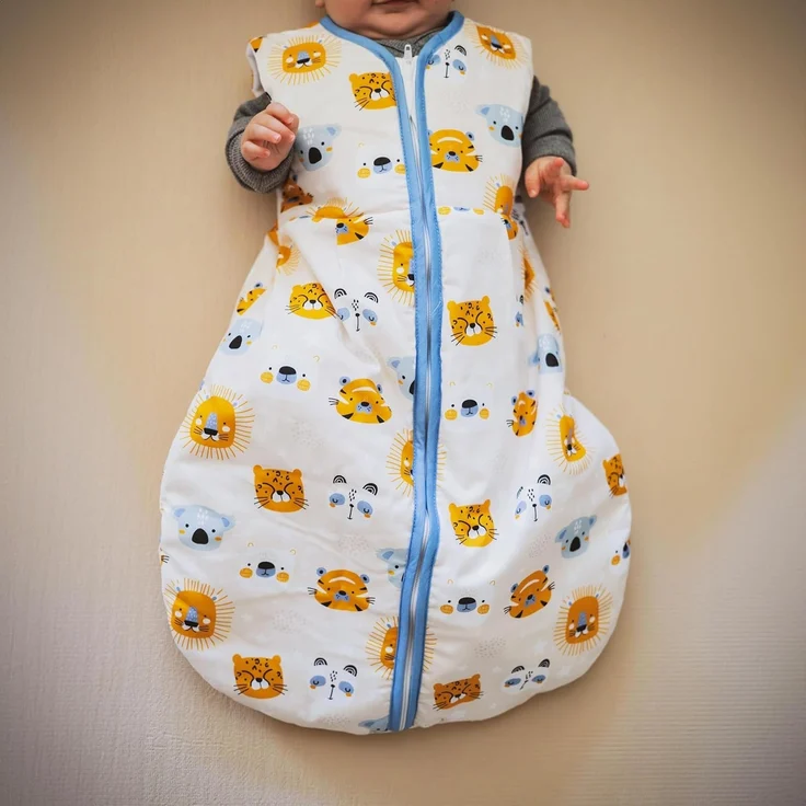 TupTam Ganzjahresschlafsack 2.5 TOG wattiert ärmellos Baby Schlafsack OEKO-TEX, Farbe: Tierköpfe Orange Blau Weiß, Größe: 56-62 – Bild 5