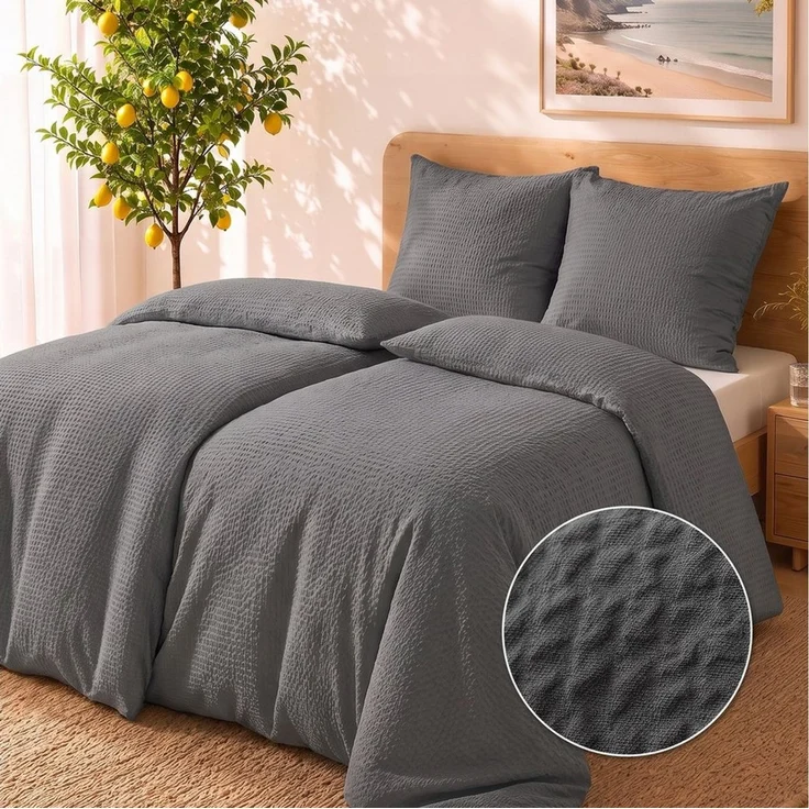 Malika Bettwäsche aus 100 % Mikrofaser, 135x200 + 80x80 cm, Seersucker, Anthrazit, Seersucker, 2 teilig, Für Allergiker geeignet, pflegeleicht, angenehm weicher Stoff – Bild 1