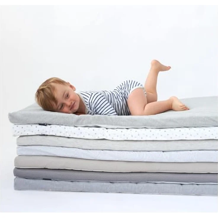 Candide rollbare Reiseauflage, weiß mit bunten Sternen, 60x120cm – Bild 5
