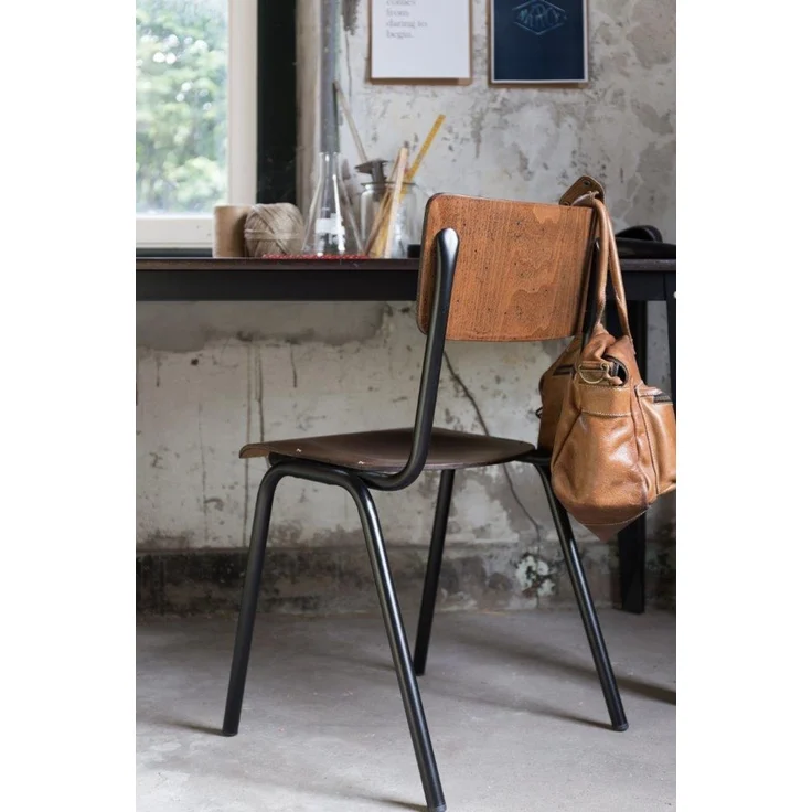 Dutchbone Esszimmerstuhl Scuola im 4er-Set, Retro-Design mit Buchensperrholz-Sitz in Walnuss-Optik und schwarzem Metallgestell – Bild 7