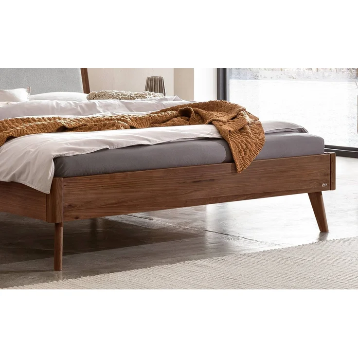 Hasena Massivholzbett Fabro Nussbaum mit gepolstertem Kopfteil 140x200 cm, Fußhöhe 20 cm – Lounge – Bild 4