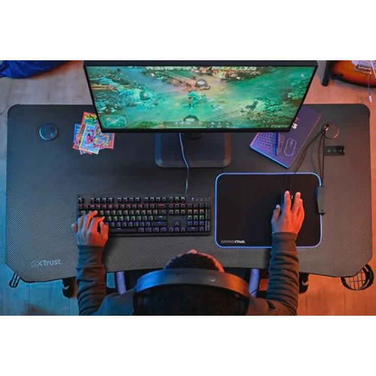Trust Gaming GXT 709 Luminus RGB Gaming Tisch mit LED Beleuchtung, 10 Modi, USB-Betrieb, Gaming Schreibtisch mit Headset und Getränkehalter, Computertisch 120x60 für Büro, Gamer - Schwarz – Bild 3