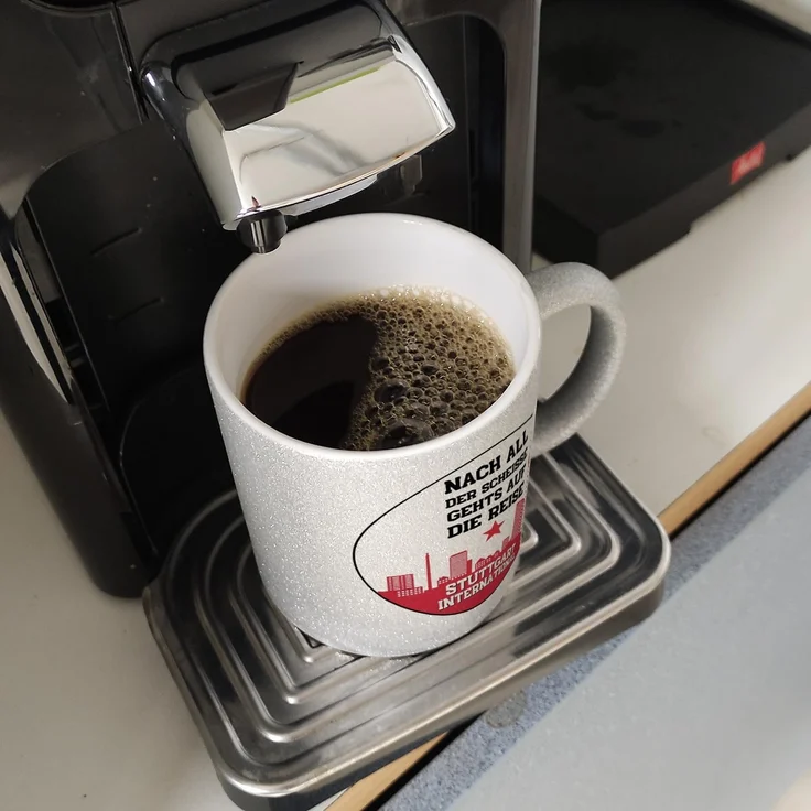 speecheese Tasse Stuttgart Europapokal Glitzer Kaffeebecher mit Spruch International – Bild 7