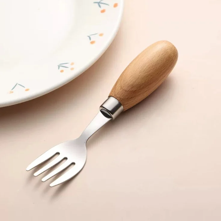 ABC Babygeschirrset, bestehend aus einer Gabel mit Holzgriff und einem gebogenen Löffel – Bild 3