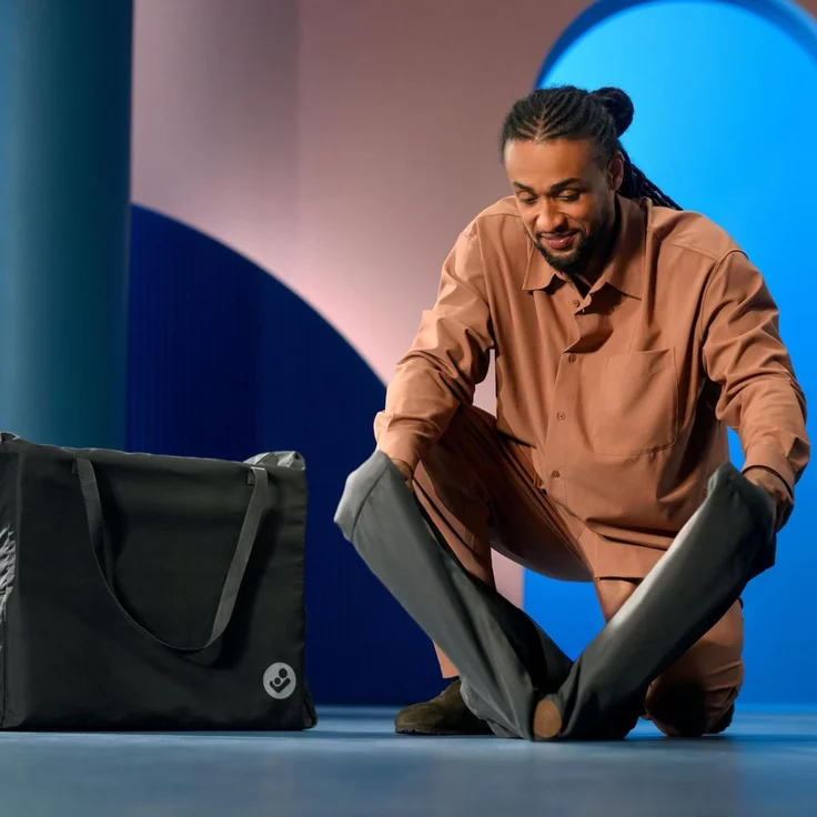 Maxi-Cosi Iris2, 2-in-1 Reisebett Baby, 0-3 Jahre, 0-15 kg, Kompaktes Reisebettchen, 2 Ebenen, Seitliches Einstiegsfenster, Faltbar & Leicht, Matratze Erweiterbar, Umweltfreundlich, Essential Graphite – Bild 10