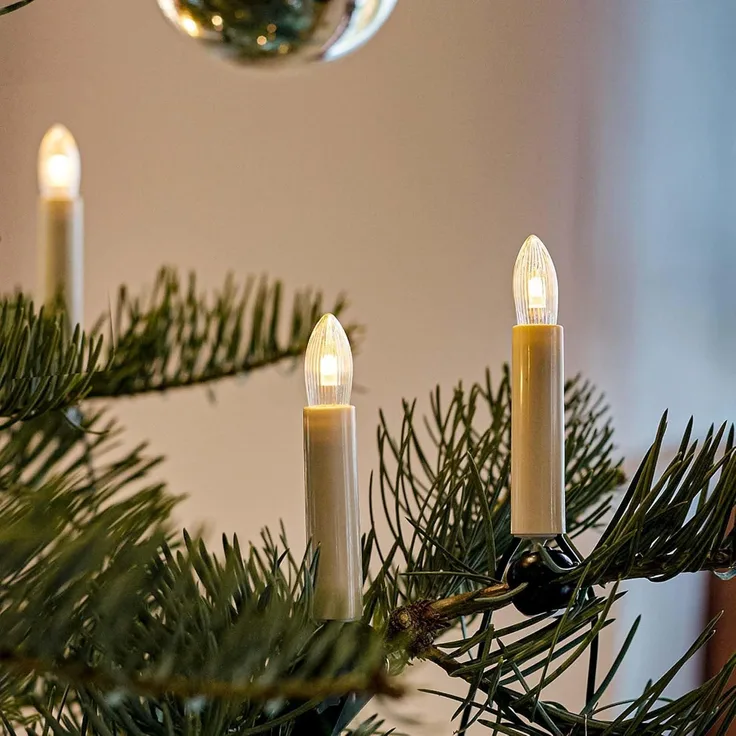 HELLUM LED-Lichterkette mit 20 Riffelkerzen warm elfenbein 16,3m