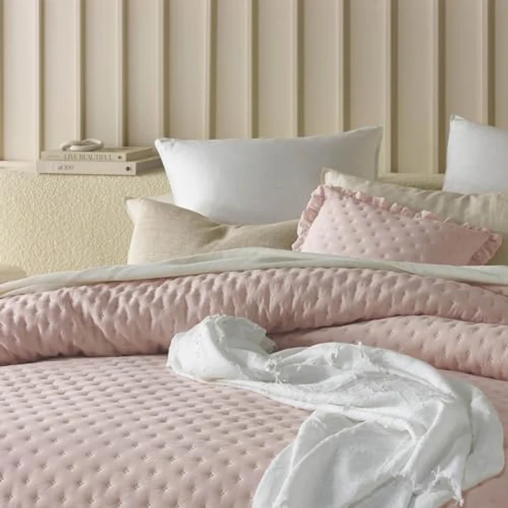 ROOM99 Molly Elegante Tagesdecke in Puderrosa 240x260 cm Vielseitige Wohndecke als Bettüberwurf oder Sofaüberwurf Überwurfdecke für Bett und Sofa Steppdecke Stil Ideal als Bedspread – Bild 5