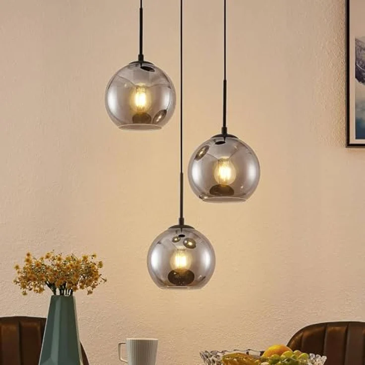 Lindby Pendelleuchte 'Jurian', 3-flammig aus Rauchgrauem Glas und schwarzem Stahl, E27 Fassungen für max. 15W, Ø 32 cm, ideal für Wohnzimmer und Esszimmer – Bild 2