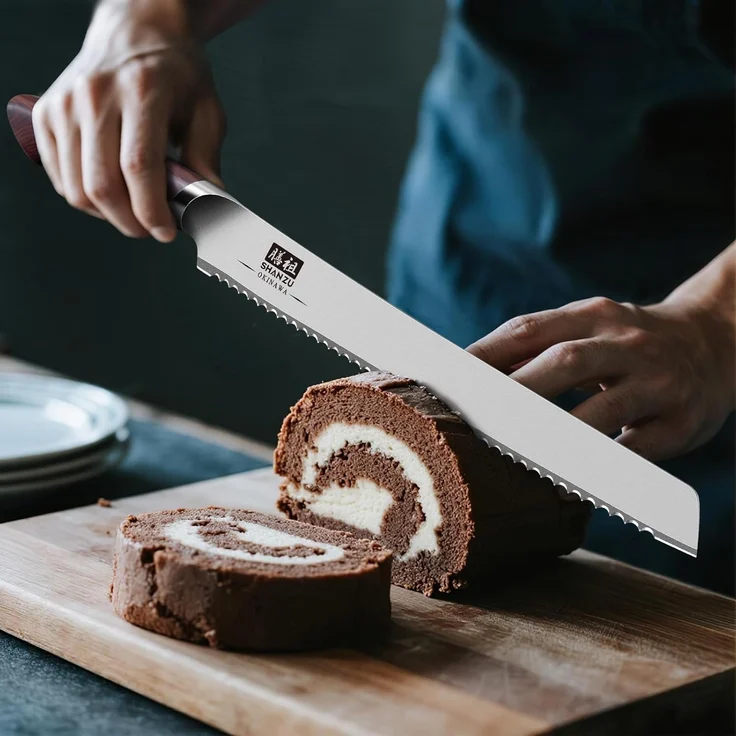 SHAN ZU Brotmesser 25cm, Japanischer Sägezahnmesser für Brot & Kuchen, Brotschneidemesser mit 10CR15Mov Hoher Kohlenstoff Edelstahl -Scharfe & Ergonomischem Pakkawood Griff - Okinawa -Serie – Bild 7