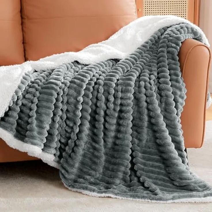 BEDELITE Kuscheldecke Flauschig Decke 150x200 - Dicke XL Sherpa Decken Grau für Couch, warme Cord Kuscheldecken weiche Fleecedecke Wohndecke als Couch Überwurf für Wohnzimmer – Bild 3