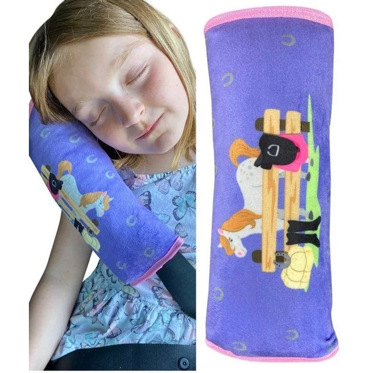 HECKBO Schlafkissen Auto Schlafkissen Bauernhof Pferd Motiv für Kinder Mädchen Jungen - maschinenwaschbar – kuschelweich - Auto Gurtkissen, Gurtschoner, Gurtschutz Sitzerhöhung, Auto Kissen, Reisekissen, Urlaub – Bild 4