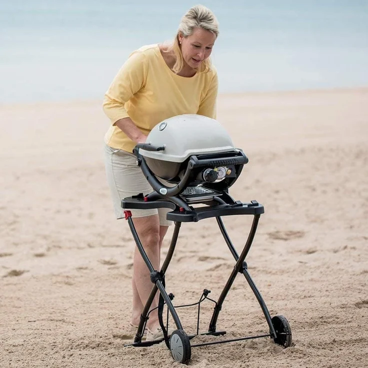 Weber Rollwagen/Für Gasgrills der Q-Serie, Klappbares Design mit Rädern, Integrierter Tragegriff, 16,5 x 75,5 x 71,5 cm (eingeklappt), 63,5 x 53,5 x 71,5 cm (ausgeklappt) – Bild 12