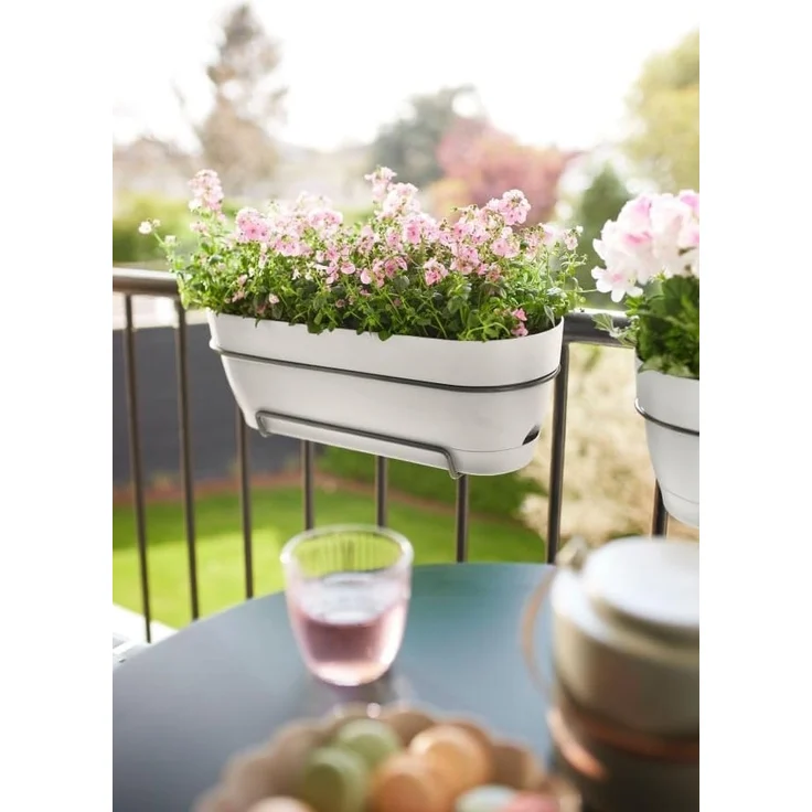 elho Vibia Campana Balkonkasten Allin1 50 mit Wasserreservoir - Blumentopf Balkongeländer - 100% recyceltem Plastik - Ø 50.4 x H 17.7 cm - Weiß/Seidenweiß – Bild 6