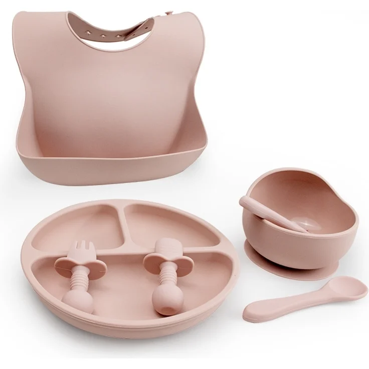 ABC Baby-Silikongeschirr-Set, bestehend aus lebensmittelechtem Silikon-Schüssel mit Saugnapf, Trennteller, Gabel, Löffel und Lätzchen – hautfarben – Bild 1