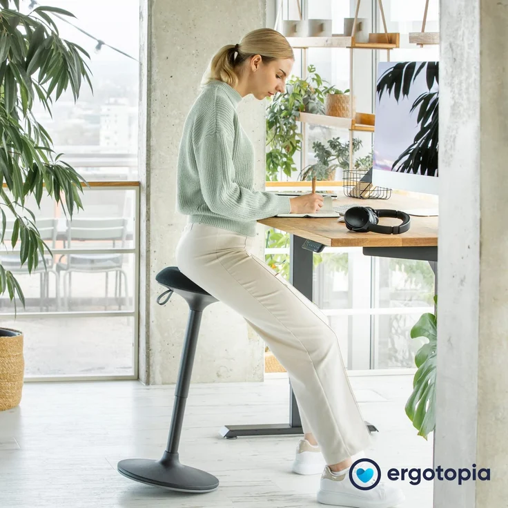Ergotopia 'Dykó I' Sitz-Stehhocker mit Schwingeffekt, 360° drehbar, höhenverstellbar 57–83 cm, Schwarz – Bild 2
